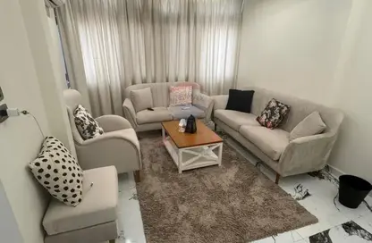 Apartment - 2 Bedrooms - 1 Bathroom for sale in Shagaret Al Dor St. - Zamalek - Cairo