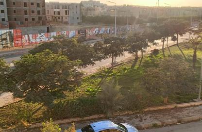 شقة - 3 غرف نوم - 3 حمامات للبيع في ميدان النادي - المجاورة الثالثة - الحي الرابع غرب - مدينة الشروق - القاهرة