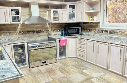 Villa - 7+ Bedrooms - 5 Bathrooms for sale in Royal City - Sheikh Zayed Compounds - Sheikh Zayed City - Giza