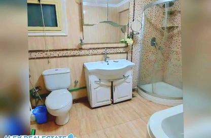 شقة - 4 غرف نوم - 2 حمامات للايجار في شارع سوريا - رشدي - حي شرق - الاسكندرية