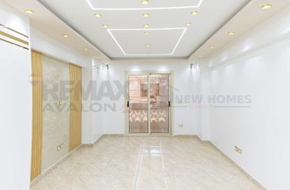 Apartment - 3 Bedrooms - 2 Bathrooms for sale in Sidi Beshr - Hay Awal El Montazah - Alexandria