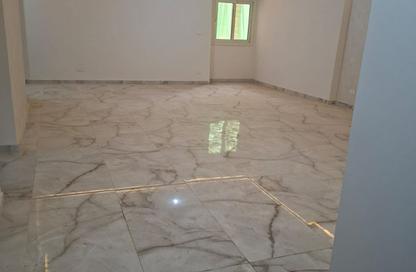 Apartment - 3 Bedrooms - 2 Bathrooms for sale in Cornish El Nile St. - Maadi - Hay El Maadi - Cairo