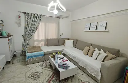 شقة - 3 غرف نوم - 2 حمامات للايجار في شارع يوسف السباعي - الرحاب المرحلة الأولى - الرحاب - مدينة القاهرة الجديدة - القاهرة