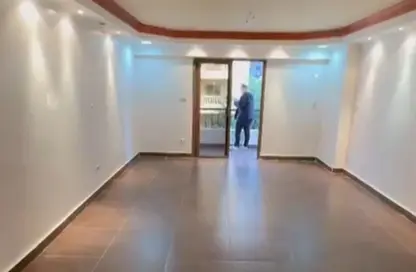 شقة - 3 غرف نوم - 2 حمامات للبيع في شارع ابراهيم الرفاعي - المنطقة الثامنة - مدينة نصر - القاهرة شقة - 3 غرف نوم - 2 حمامات للبيع في شارع ابراهيم الرفاعي - المنطقة الثامنة - مدينة نصر - القاهرة