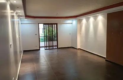 شقة - 3 غرف نوم - 2 حمامات للبيع في شارع ابراهيم الرفاعي - المنطقة الثامنة - مدينة نصر - القاهرة