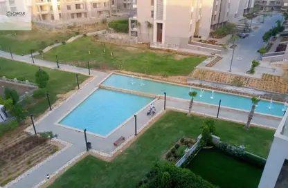 شقة - 2 غرف نوم - 2 حمامات للبيع في فيلدج جيت - المستثمرين الجنوبية - مدينة القاهرة الجديدة - القاهرة