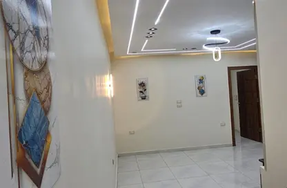 شقة - 2 غرف نوم - 1 حمام للبيع في البوابة الثالثة - منقرع - حدائق الاهرام - الجيزة