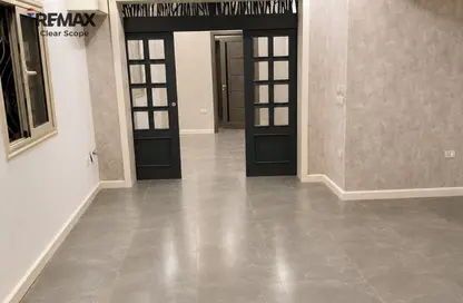 شقة - 2 غرف نوم - 1 حمام للبيع في شارع فريد سميكه - ميدان الحجاز - النزهة - القاهرة