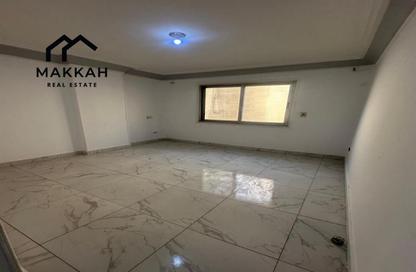 Apartment - 2 Bedrooms - 1 Bathroom for rent in Salah Salem St. - Roxy - Heliopolis - Masr El Gedida - Cairo