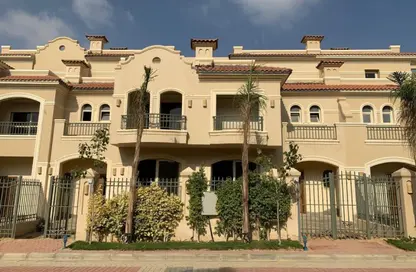 تاون هاوس - 4 غرف نوم - 3 حمامات للبيع في الباتيو 5 ايست - الباتيو - كمبوندات الشروق - مدينة الشروق - القاهرة