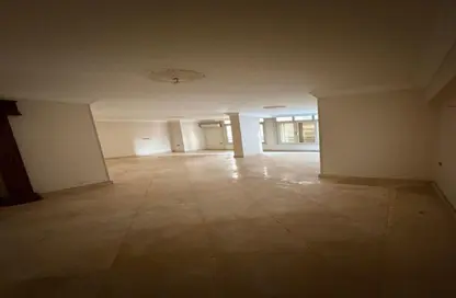 شقة - 3 غرف نوم - 2 حمامات للبيع في ميدان بورسعيد - العجوزة - الجيزة