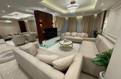 شقة - 4 غرف نوم - 4 حمامات للايجار في شارع شهاب - المهندسين - الجيزة