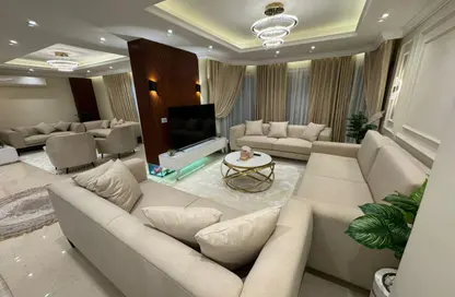 شقة - 4 غرف نوم - 4 حمامات للايجار في شارع شهاب - المهندسين - الجيزة