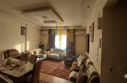Apartment - 2 Bedrooms - 2 Bathrooms for sale in Street 6 - Maadi - Hay El Maadi - Cairo