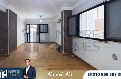 Apartment - 3 Bedrooms - 1 Bathroom for sale in Smouha - Hay Sharq - Alexandria