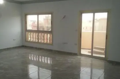 شقة - 3 غرف نوم - 2 حمامات للايجار في شارع عبد الحميد جودة السحار - البنفسج 5 - البنفسج - مدينة القاهرة الجديدة - القاهرة