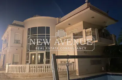 فيلا - 4 غرف نوم - 5 حمامات للبيع في حي النادي - مدينة الشروق - القاهرة