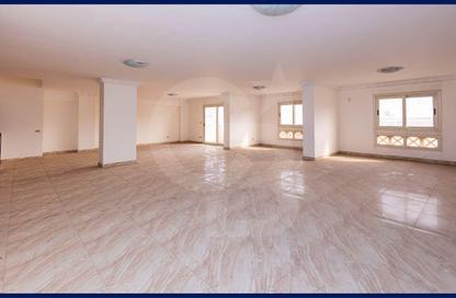 Apartment - 4 Bedrooms - 5 Bathrooms for sale in Al Farek Ismail Srhank St. - Laurent - Hay Sharq - Alexandria