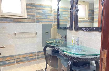 Villa - 5 Bedrooms - 6 Bathrooms for sale in Royal City - Sheikh Zayed Compounds - Sheikh Zayed City - Giza
