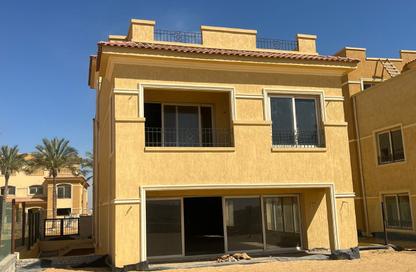 Villa - 7+ - 7+ for sale in Stone Park - 5th Settlement Compounds - The 5th Settlement - New Cairo City - Cairo
