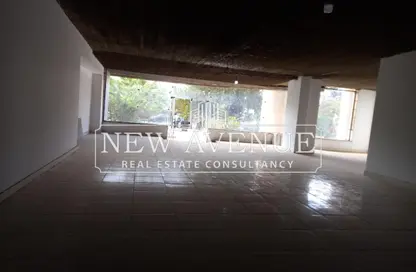 Retail - Studio - 2 Bathrooms for rent in Cornish El Nile St. - Maadi - Hay El Maadi - Cairo