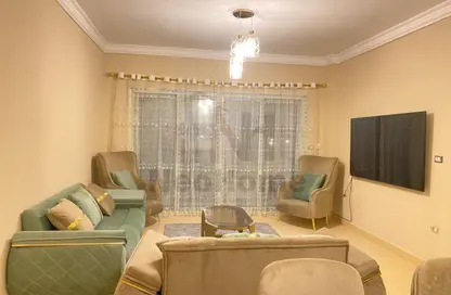 شقة - 3 غرف نوم - 2 حمامات للايجار في مدينة وصال - كمبوندات الشروق - مدينة الشروق - القاهرة