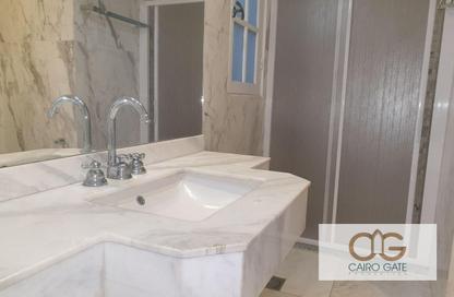 Apartment - 2 Bedrooms - 2 Bathrooms for rent in Al Kamel Mohamed St. - Zamalek - Cairo
