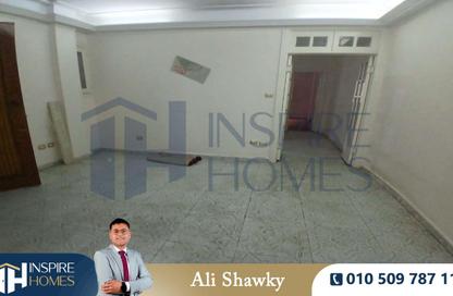 Apartment - 3 Bedrooms - 1 Bathroom for rent in Abou Rafea St. - Kafr Abdo - Roushdy - Hay Sharq - Alexandria