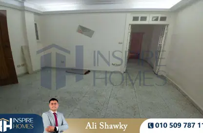 شقة - 3 غرف نوم - 1 حمام للايجار في شارع أبو رفيع - كفر عبده - رشدي - حي شرق - الاسكندرية