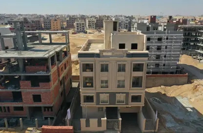 Apartment - 3 Bedrooms - 2 Bathrooms for sale in Bait Alwatan - The 5th Settlement - New Cairo City - Cairo