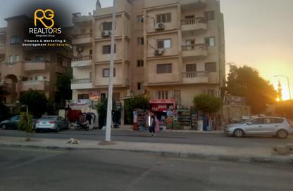Apartment - 3 Bedrooms - 1 Bathroom for sale in 1st District - 6 October City - Giza Apartment - 3 Bedrooms - 1 Bathroom for sale in 1st District - 6 October City - Giza