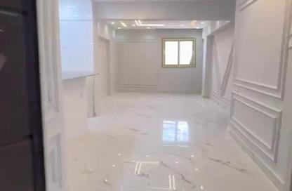 شقة - 3 غرف نوم - 2 حمامات للبيع في شارع الاسراء - المهندسين - الجيزة