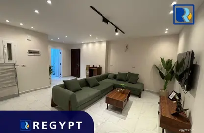 شقة - 2 غرف نوم - 2 حمامات للايجار في شارع العزيز عثمان - الزمالك - القاهرة