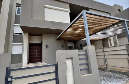 Townhouse - 4 Bedrooms - 4 Bathrooms for sale in Etapa - Sheikh Zayed Compounds - Sheikh Zayed City - Giza