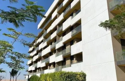 شقة - 3 غرف نوم - 3 حمامات للايجار في كمبوند البروج - كمبوندات الشروق - مدينة الشروق - القاهرة