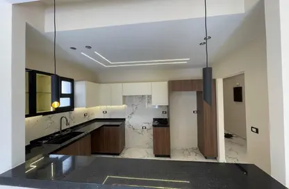 شقة - 3 غرف نوم - 2 حمامات للبيع في شارع دكتور سميرة موسي - الحي الخامس - مدينة العبور - القليوبية