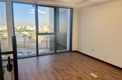 Office Space - 3 Bedrooms - 3 Bathrooms for rent in Hyde Park Business District Mall - South Teseen St. - The 5th Settlement - New Cairo City - Cairo