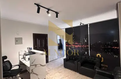 شقة - 2 غرف نوم - 1 حمام للايجار في شارع دكتور كمال حمدي - الحي الرابع - مدينة 6 أكتوبر - الجيزة