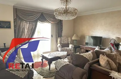 Apartment - 3 Bedrooms - 3 Bathrooms for sale in Hamouda Mahmoud St. - 8th Zone - Nasr City - Cairo