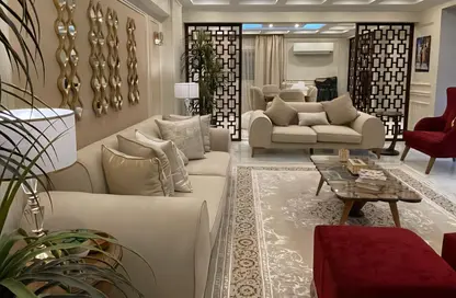 شقة - 2 غرف نوم - 2 حمامات للبيع في شارع المساحه - الدقي - الجيزة