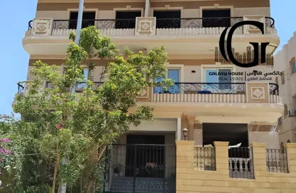 شقة - 4 غرف نوم - 3 حمامات للبيع في المجاورة الثانية - الحي الاول شرق - مدينة الشروق - القاهرة