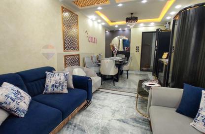 Apartment - 2 Bedrooms - 1 Bathroom for sale in Al Hilton St. - Smouha - Hay Sharq - Alexandria