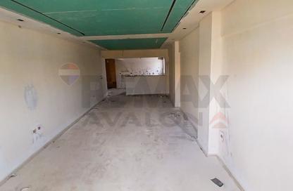 شقة - 3 غرف نوم - 2 حمامات للبيع في شارع مصطفى كامل - السيوف - حي اول المنتزة - الاسكندرية