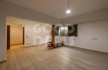 شقة - 3 غرف نوم - 3 حمامات للبيع في شارع عدن - المهندسين - الجيزة