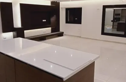 شقة - 3 غرف نوم - 2 حمامات للبيع في شارع كورنيش النيل - العجوزة - الجيزة