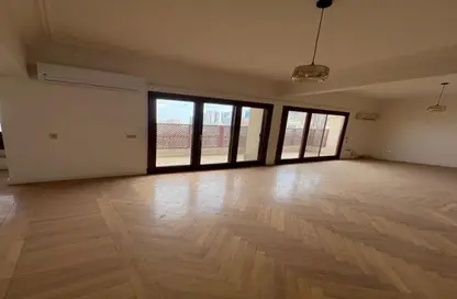 Apartment - 3 Bedrooms - 2 Bathrooms for sale in Al Aziz Othman St. - Zamalek - Cairo