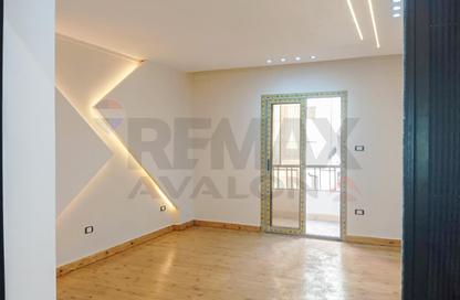 Apartment - 4 Bedrooms - 2 Bathrooms for sale in Mahmoud Al Essawy St. - Miami - Hay Awal El Montazah - Alexandria