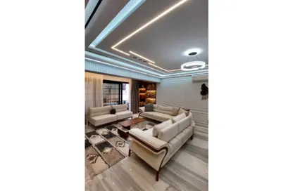 Apartment - 3 Bedrooms - 2 Bathrooms for sale in Street 12 - Maadi - Hay El Maadi - Cairo