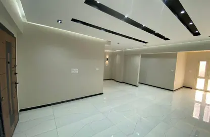 شقة - 3 غرف نوم - 2 حمامات للبيع في الحي السادس عشر - الشيخ زايد - الجيزة