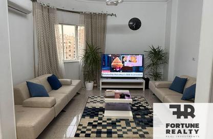 Apartment - 2 Bedrooms - 1 Bathroom for sale in Abd El Aziz Fahmy St. - Triumph Square - El Nozha - Cairo